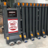 Đầu máy cổng xếp V51 thương hiệu Vingate chính hãng. Thiết kế hiện đại tích hợp màn hình Led hiển thị. Hệ thống bánh xe kép giúp vận hành cực kỳ ổn định. Sản phẩm có màu xám ghi sang trọng và bền bỉ.