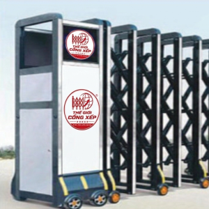 Cổng xếp hợp kim nhôm Vingate với thiết kế khung đen chắc chắn, hiện đại. Sản phẩm sử dụng hệ thống bánh xe cao cấp và motor tự động thông minh, là lựa chọn tối ưu cho cổng cơ quan và khu công nghiệp.