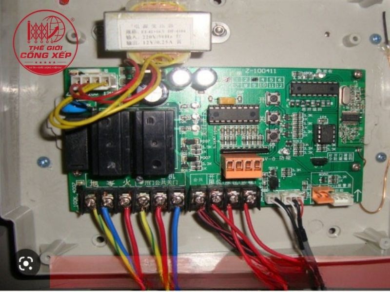 Bộ điều khiển cổng xếp tự động có ray