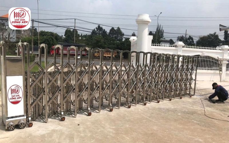 Báo giá cổng xếp inox 304, 201 nhiều mẫu mới hot