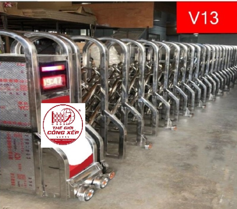 Thi công cổng xếp inox nhập khẩu V13B tại Thế Giới Cổng Xếp