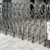 Cổng xếp inox tự động V11 thiết kế hiện đại và chắc chắn