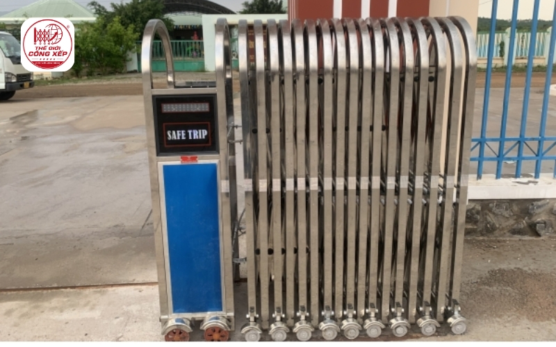 Cổng xếp trong nước giá tốt, thi công nhanh