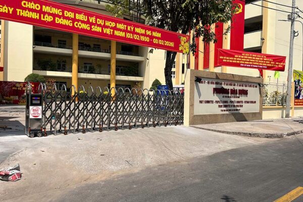 Hoàn thiện lắp đặt cổng xếp tự động V02 tại phường Bảy Hiền, HCM