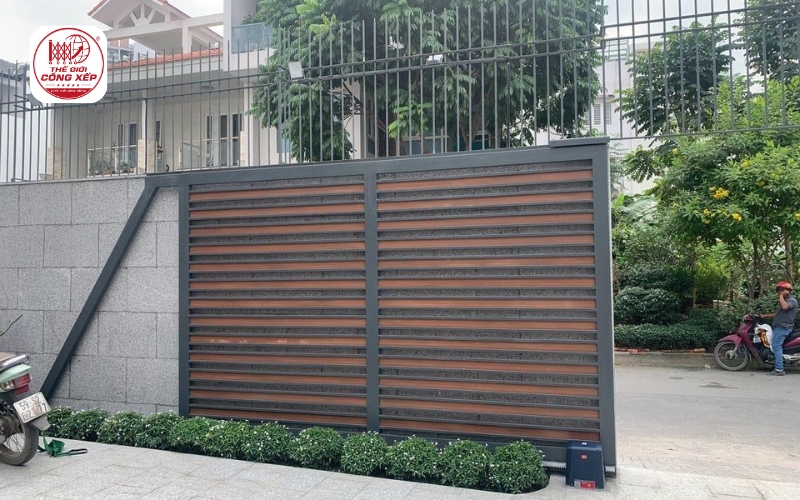 cửa cổng trượt ngang