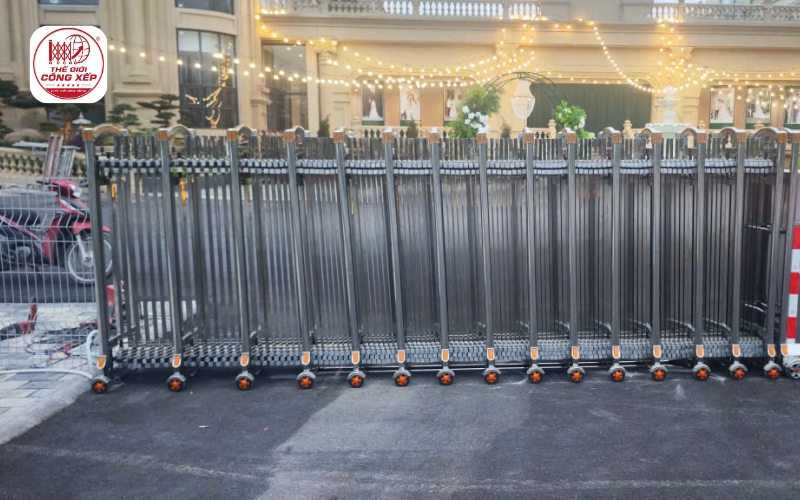Kích thước cổng xếp inox tiêu chuẩn mới nhất