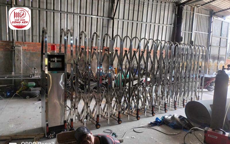 Kích thước cổng xếp inox tiêu chuẩn mới nhất