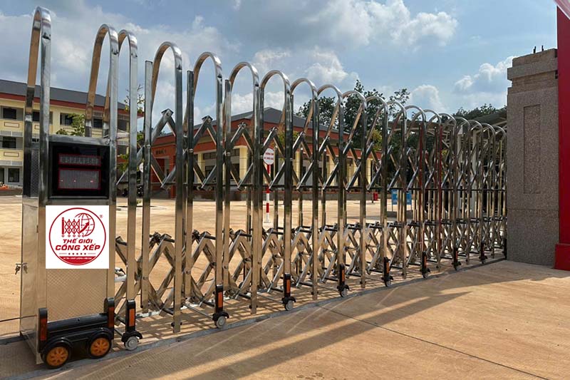Lắp đặt cửa xếp inox V01 tại trụ sở đảng ủy xã Xuân Quệ, thành phố Đồng Nai 