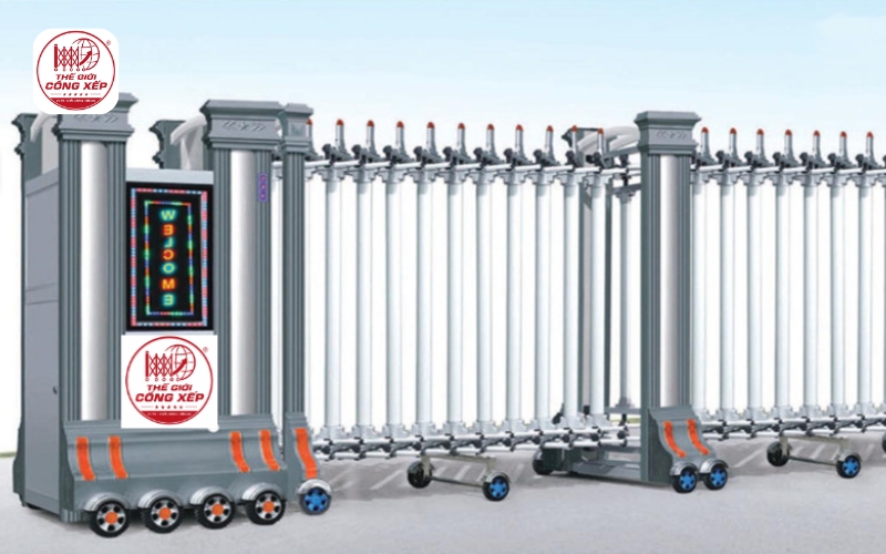 Nên mua cổng xếp trong nước hay nhập khẩu