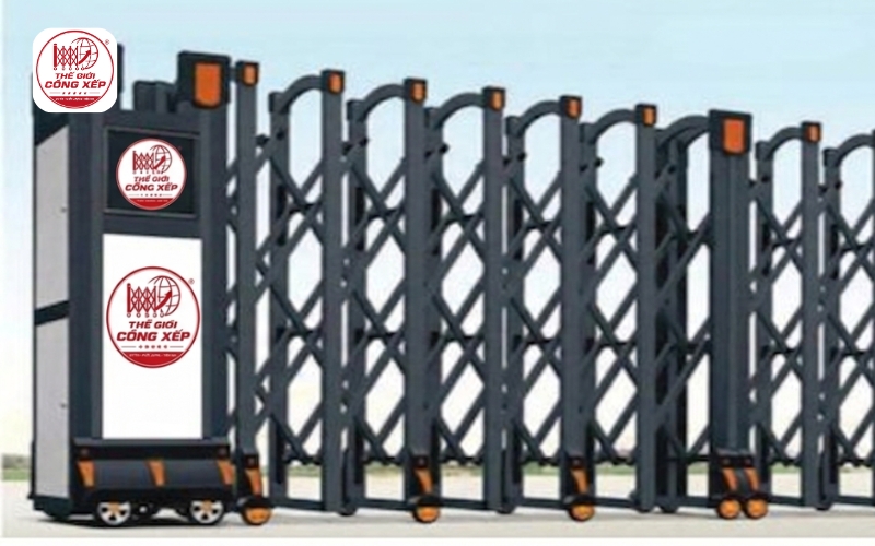 Nên mua cổng xếp trong nước hay nhập khẩu