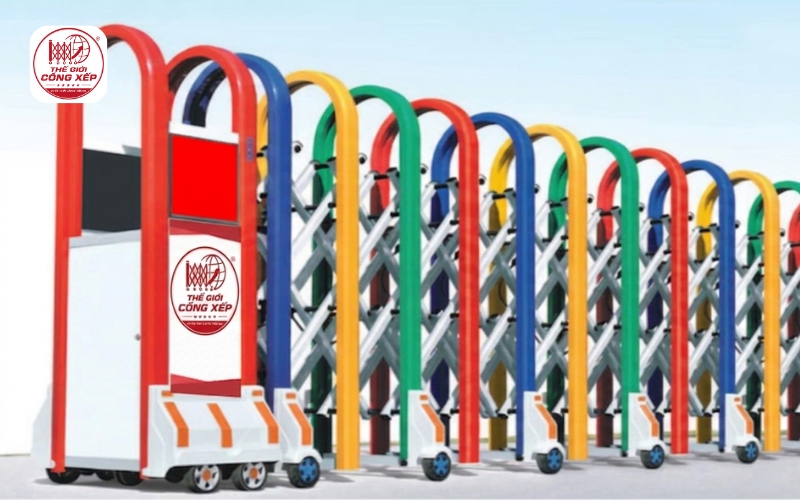 Nên mua cổng xếp trong nước hay nhập khẩu
