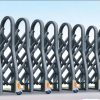 Mẫu cổng xếp nhôm nhập khẩu cao cấp V48 màu xám ghi hiện đại với thiết kế vòm cong tinh tế.
