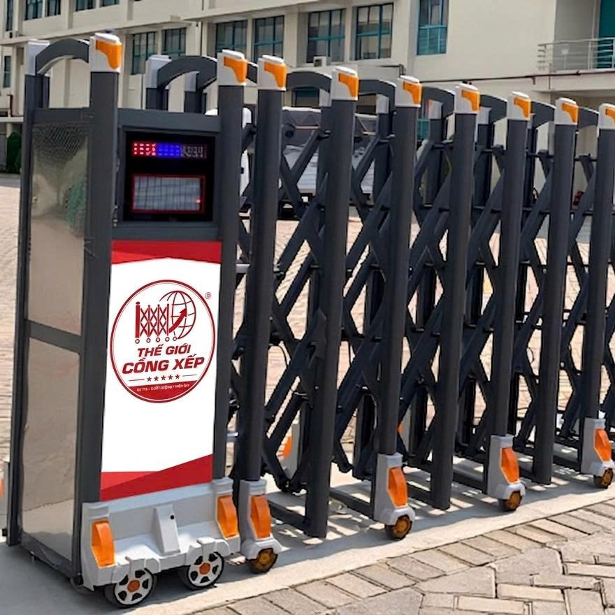 v64 Cổng xếp nhôm nhập khẩu cao cấp V64 Vingate màu xám đậm hiện đại lắp đặt tại khu công nghiệp.