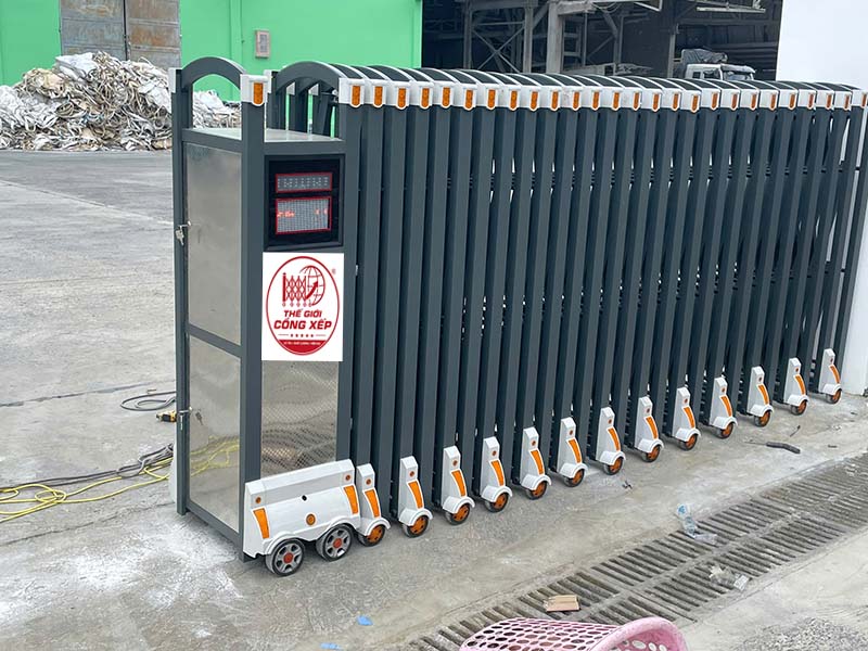 Cổng xếp nhôm VN04