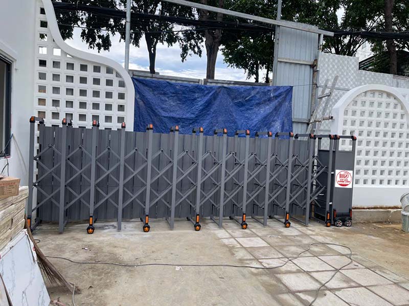 Lắp đặt cổng sắt HMK V03 lá gió lắp đặt tại Bình Phước