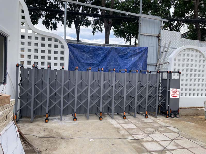 Lắp đặt cổng sắt HMK V03 lá gió lắp đặt tại Bình Phước