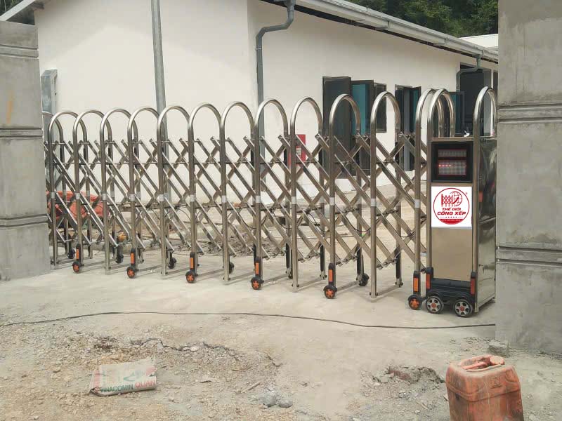 Lắp đặt cổng xếp tự động cảm ứng từ không đường ray V02 tại Hà Nội