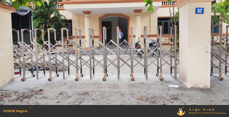 Lắp đặt cổng xếp tự động cảm ứng từ không đường ray V09C tại Tuyên Quang
