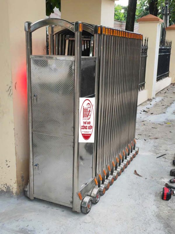 Lắp đặt cổng xếp tự động cảm ứng từ không đường ray V09C tại Tuyên Quang