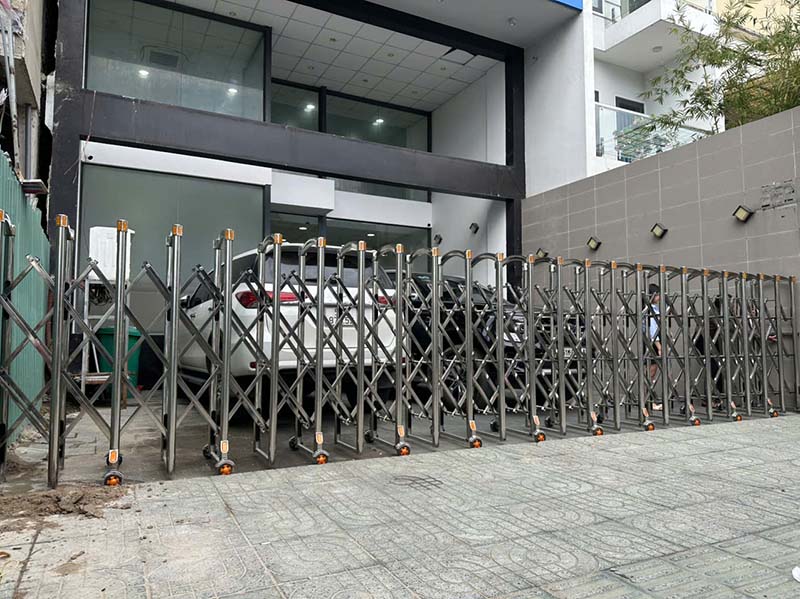 Lắp đặt cổng xếp tự động kéo ray V09C tại công ty NT group