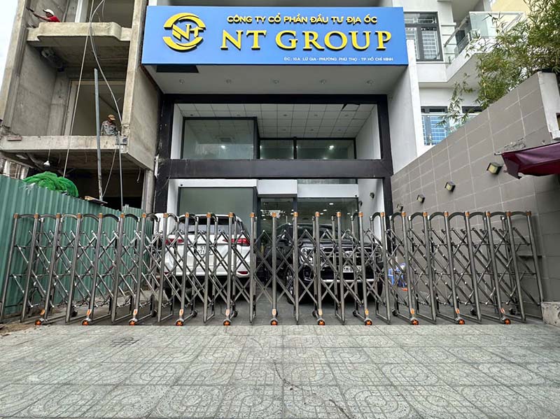 Lắp đặt cổng xếp tự động kéo ray V09C tại công ty NT group