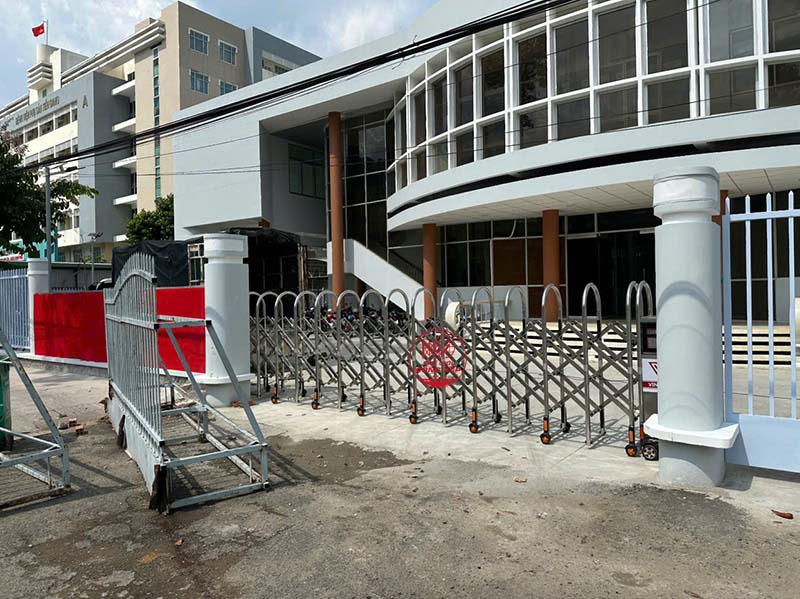 Lắp đặt cổng xếp tự động V02TK tại công ty Sáu Thành Đạt