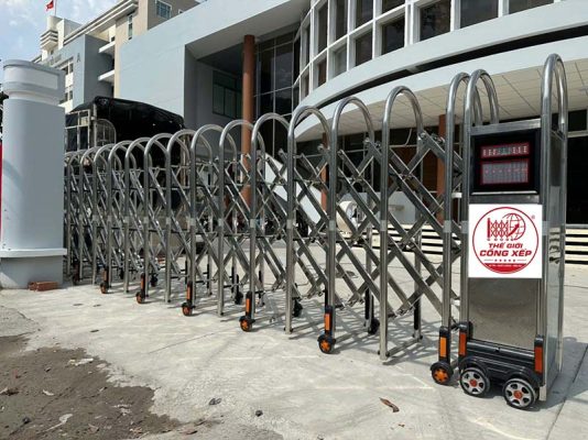 Lắp đặt cổng xếp tự động V02TK tại công ty Sáu Thành Đạt