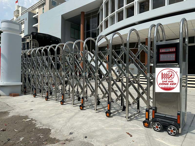 Lắp đặt cổng xếp tự động V02TK tại công ty Sáu Thành Đạt