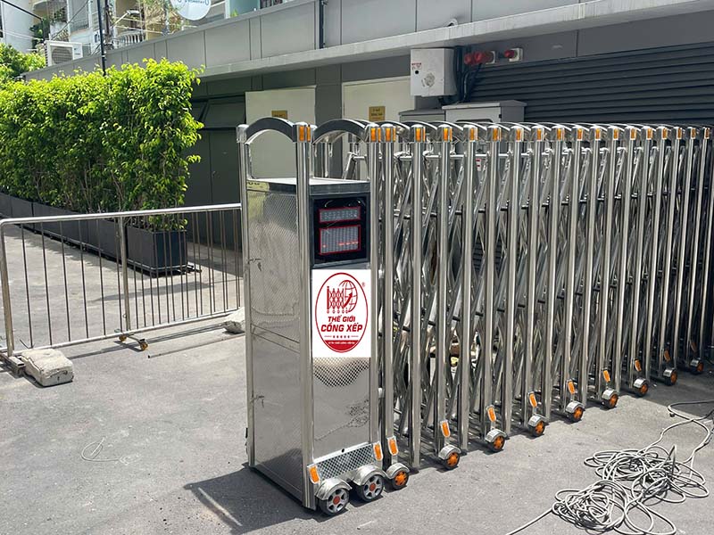 Lắp đặt cổng xếp tự động V09 tại Khánh Hòa