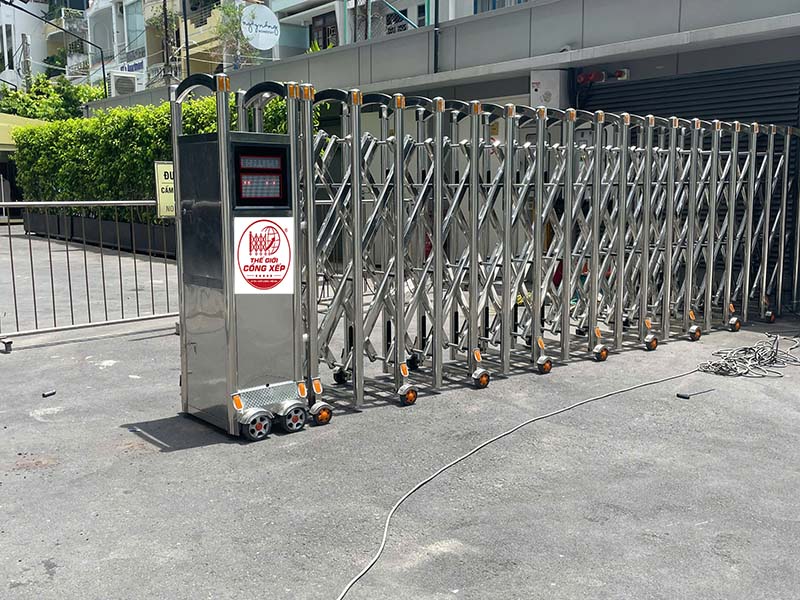 Lắp đặt cổng xếp tự động V09 tại Khánh Hòa