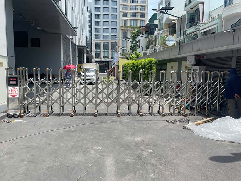 Lắp đặt cổng xếp tự động V09 tại Khánh Hòa