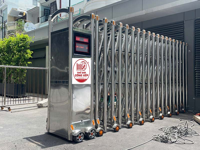 Lắp đặt cổng xếp tự động V09 tại Khánh Hòa