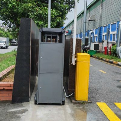 Thế Giới Cổng Xếp vừa hoàn thiện và bàn giao cổng xếp tự động cảm ứng từ không đường ray mã HMKV03 với kích thước chiều cao 1,6m, chiều dài 11m. Sản phẩm sử dụng hộp mạ kẽm cao cấp, kết hợp hệ thống điều khiển thông minh bằng cảm ứng từ, mang đến khả năng vận hành êm ái, an toàn và thẩm mỹ cho công trình. Thông tin dự án Sản phẩm: Cổng xếp tự động cảm ứng từ không đường ray Mã sản phẩm: HMKV03 Chất liệu: Hộp mạ kẽm sơn tĩnh điện Chiều cao: 1,6m Chiều dài: 11m Hệ thống dẫn hướng: Cảm ứng từ không đường ray Đơn vị thi công: Thế Giới Cổng Xếp