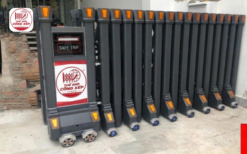 Cổng xếp nhôm nhập khẩu 