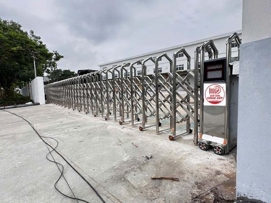 Dự án lắp đặt 4 bộ cổng xếp tự động không ray V08B tại KCN Quế Võ, Bắc Ninh
