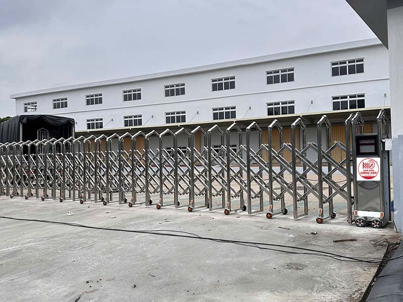 Dự án lắp đặt 4 bộ cổng xếp tự động không ray V08B tại KCN Quế Võ, Bắc Ninh