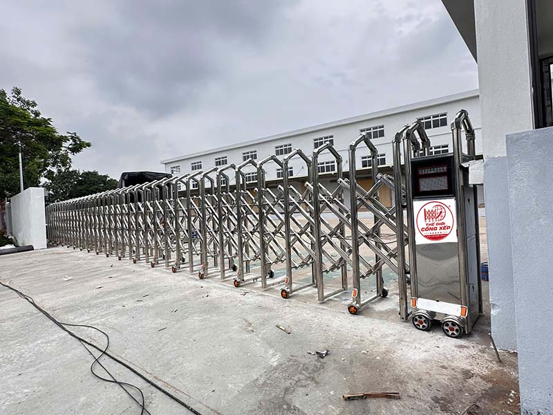 Dự án lắp đặt 4 bộ cổng xếp tự động không ray V08B tại KCN Quế Võ, Bắc Ninh