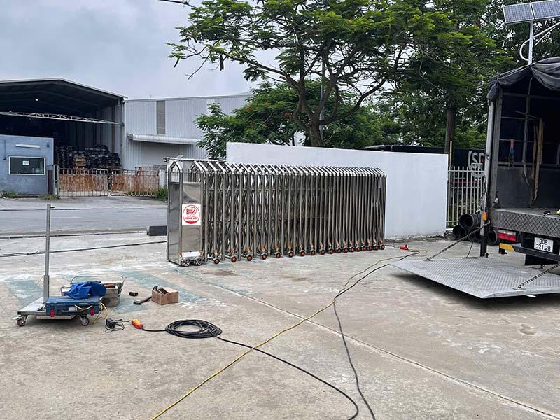 Dự án lắp đặt 4 bộ cổng xếp tự động không ray V08B tại KCN Quế Võ, Bắc Ninh
