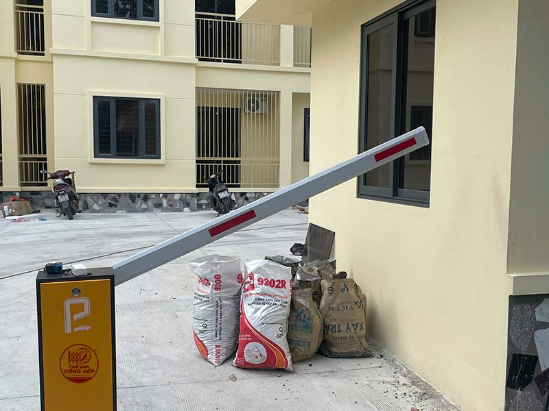 Dự án lắp đặt cổng xếp và barie cần tự động