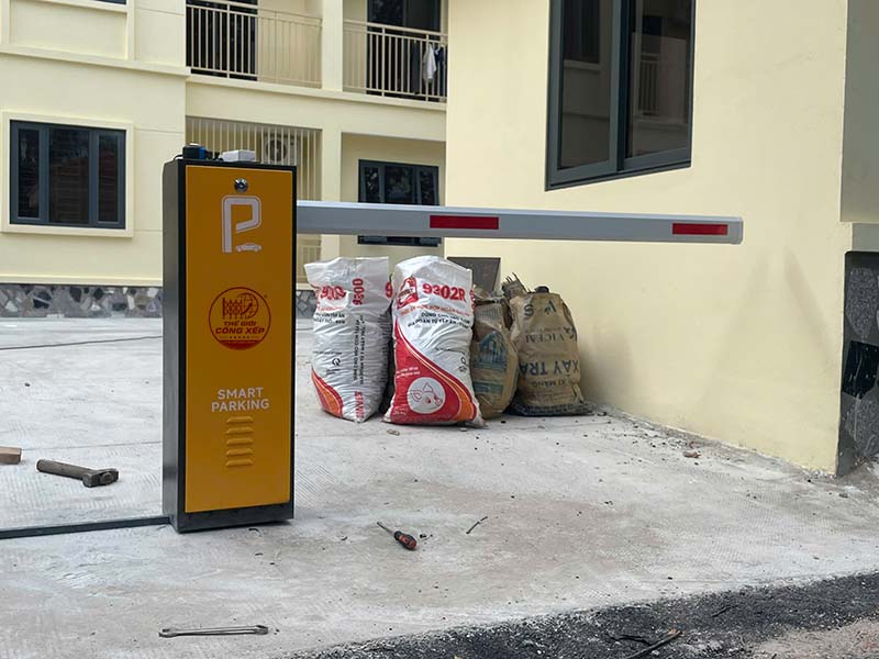 Dự án lắp đặt cổng xếp và barie cần tự động