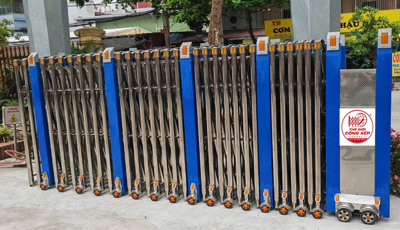 Lắp đặt cổng xếp inox 304 V23 dài 13,4m tại Hưng Yên