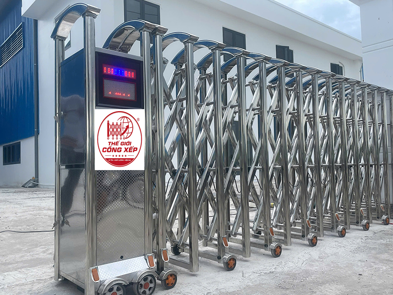 Lắp đặt cổng xếp inox V05 dài 6 mét tại Tây Ninh
