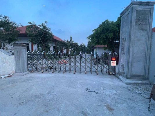 Lắp đặt cổng xếp inox V09VN tại Ninh Bình