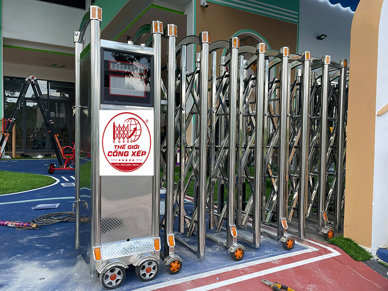 Lắp đặt cổng xếp tự động V09 tại trường mầm non Bình Dương