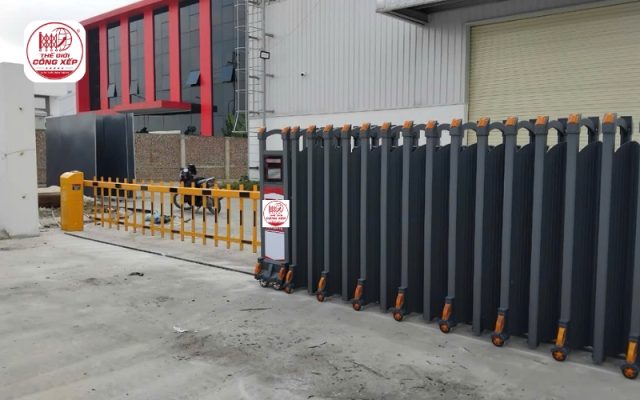 mẫu cổng xếp hợp kim nhôm