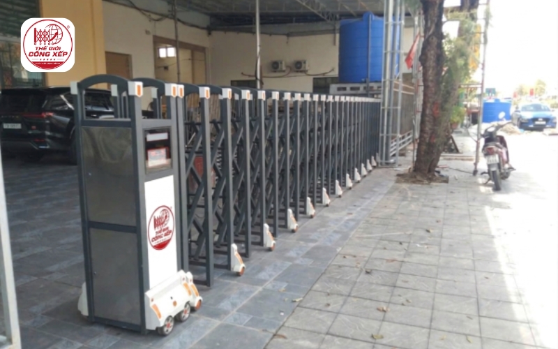 mẫu cổng xếp hợp kim nhôm 