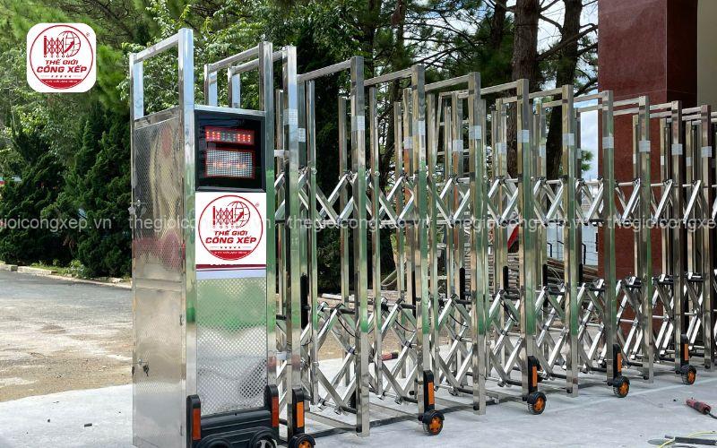 Cổng xếp inox
