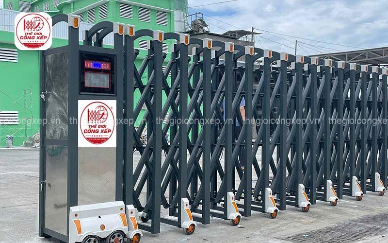 Cổng xếp nhôm nhập khẩu