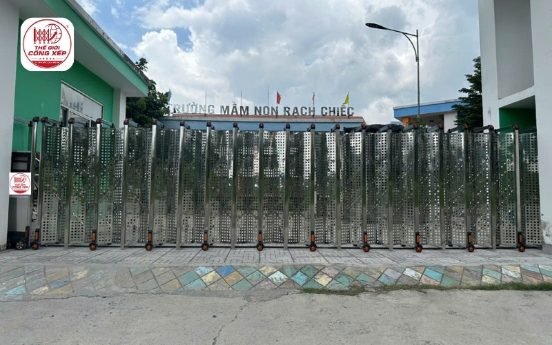 Cửa cổng xếp
