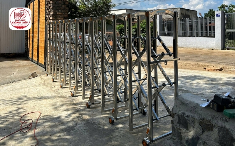 Cửa cổng xếp